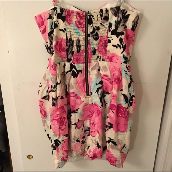 Floral tulip dress - Picture 2 of 4