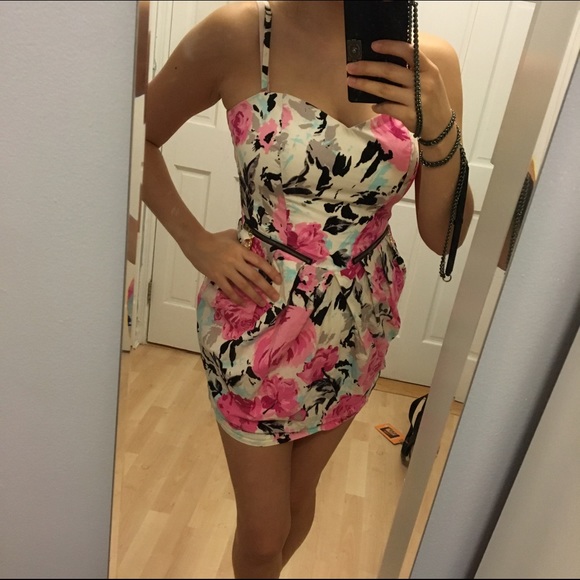 Floral tulip dress - Picture 3 of 4