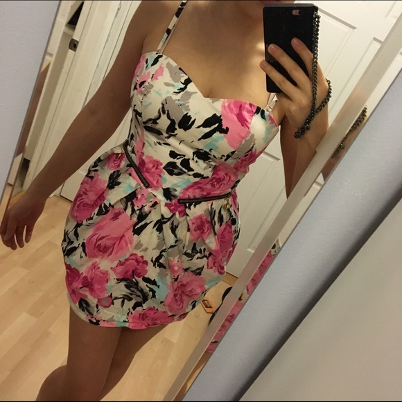 Floral tulip dress - Picture 4 of 4