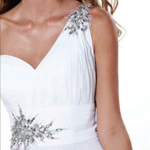 PROM DRESS ! WHITE ! 🌸🌸