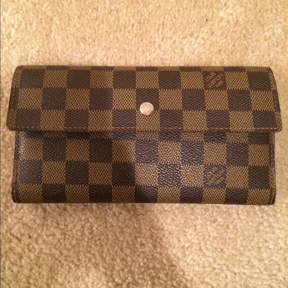 AUTHENTIC LOUIS VUITTON WALLET!!!