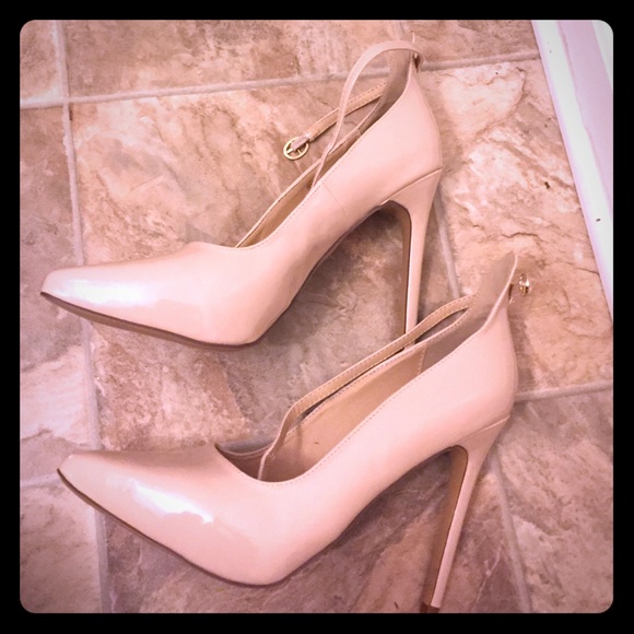 Nude Pumps