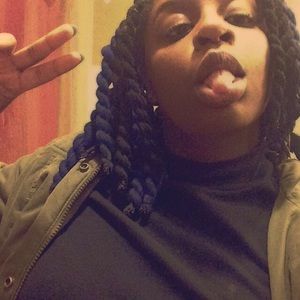 Meet your Posher, Deedee