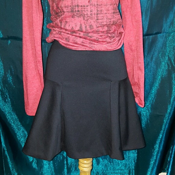 Elle Skater Skirt. - Picture 3 of 4