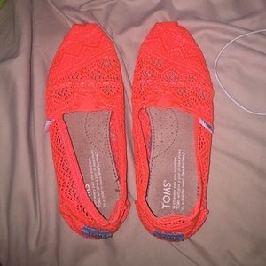 crochet toms