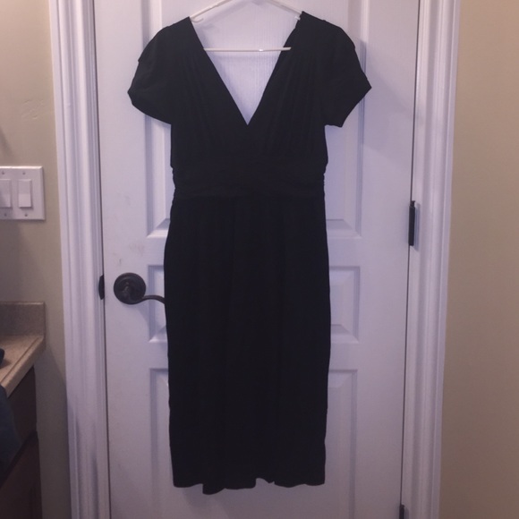 Black v-neck dress - Picture 1 of 4