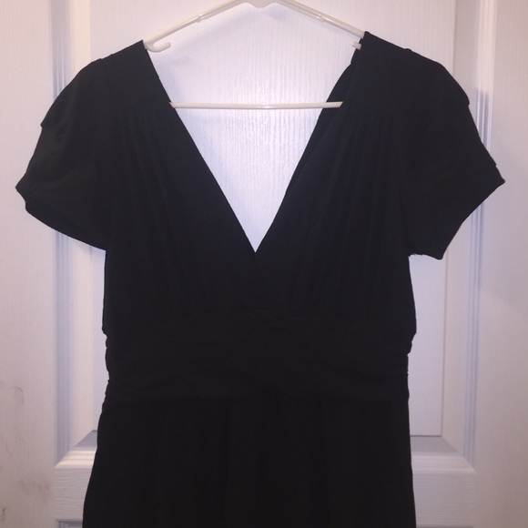 Black v-neck dress - Picture 2 of 4