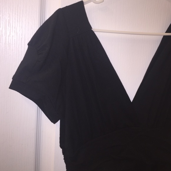 Black v-neck dress - Picture 3 of 4