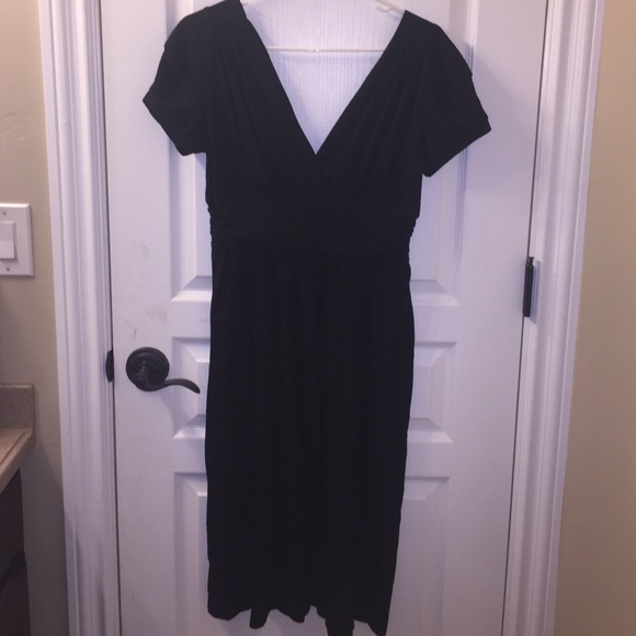 Black v-neck dress - Picture 4 of 4