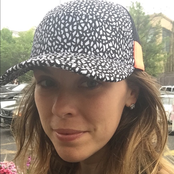 Meet your Posher, Brittney - Picture 1 of 1