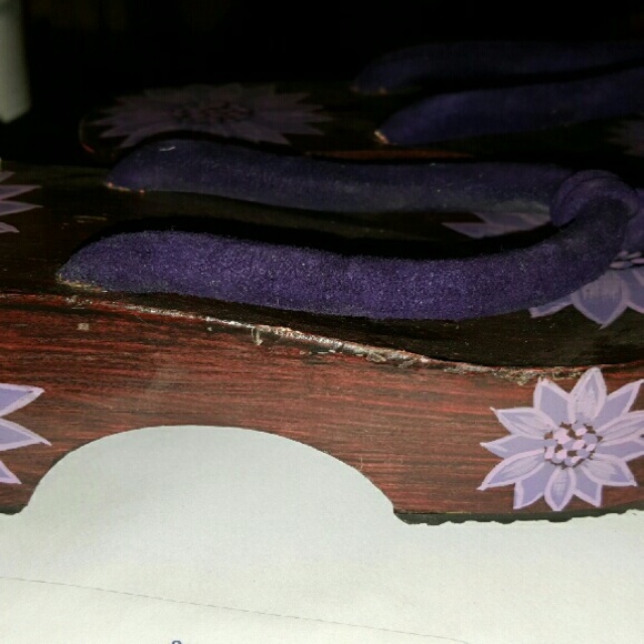 Island Pride wood sandles size 7 painted flowers - Picture 3 of 4