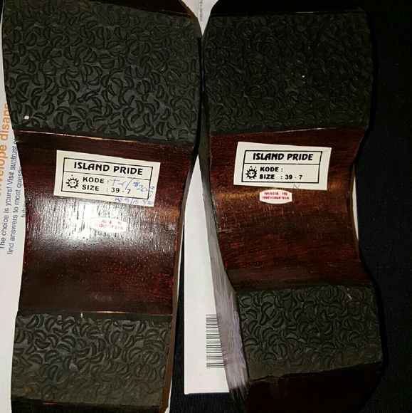 Island Pride wood sandles size 7 painted flowers - Picture 4 of 4