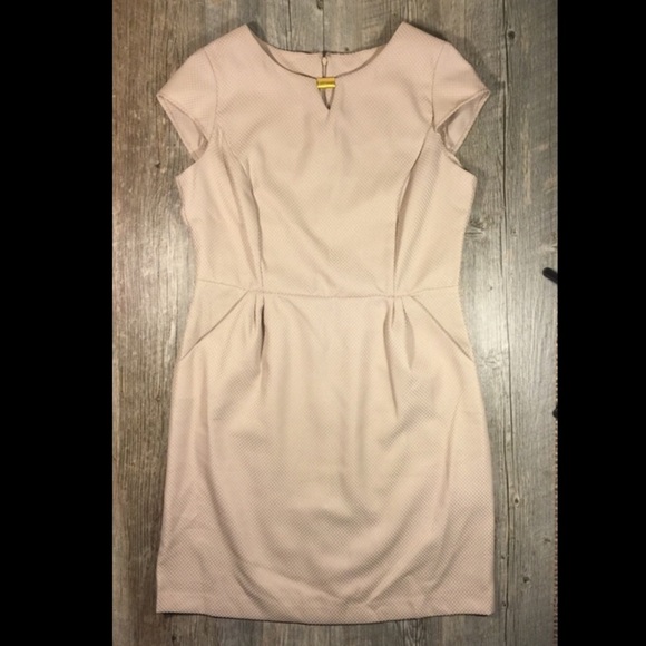 Shelby & Palmer Dresses & Skirts - Tan textured pocketed midi dress