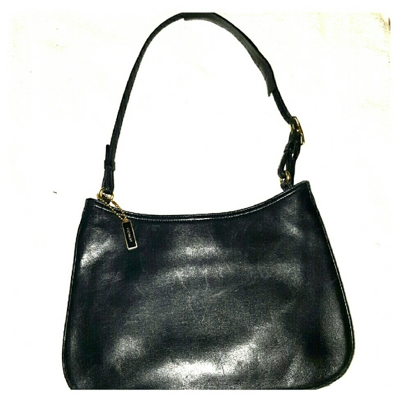 Coach Classic Ashton #DIK 8165
Black, Soft Leather