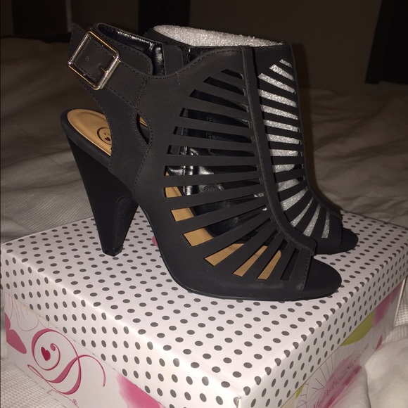 Shoes - Open Toe Strappy Caged Chunky Heel Bootie
