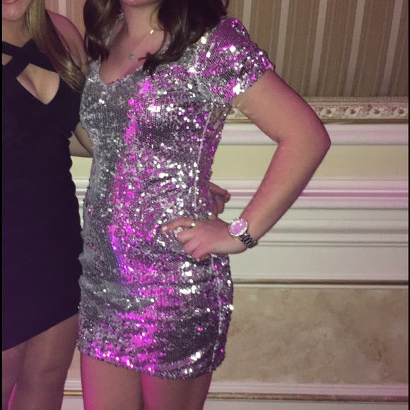 TIGHT SILVER SEQUINED PARTY DRESS