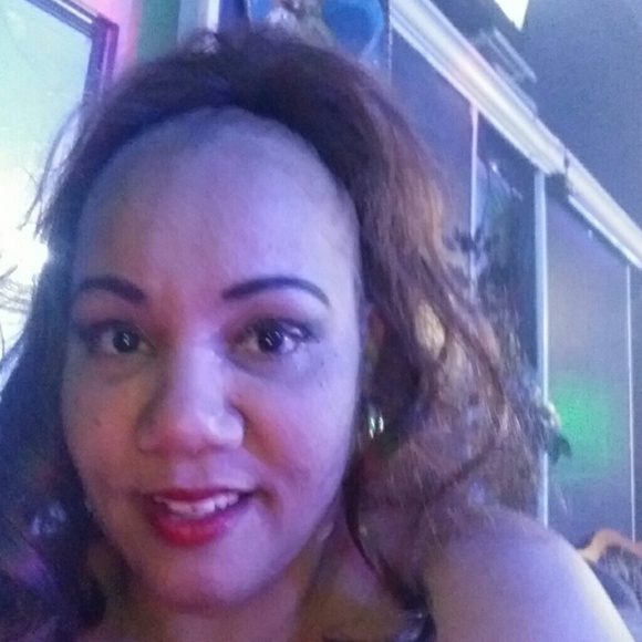 Meet your Posher, Glenis - Picture 1 of 1