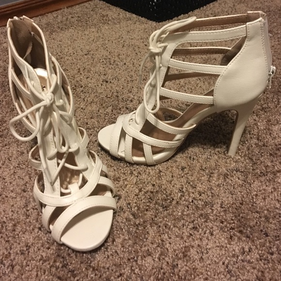 White lace up heels - Picture 1 of 4