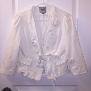 White crop blazer