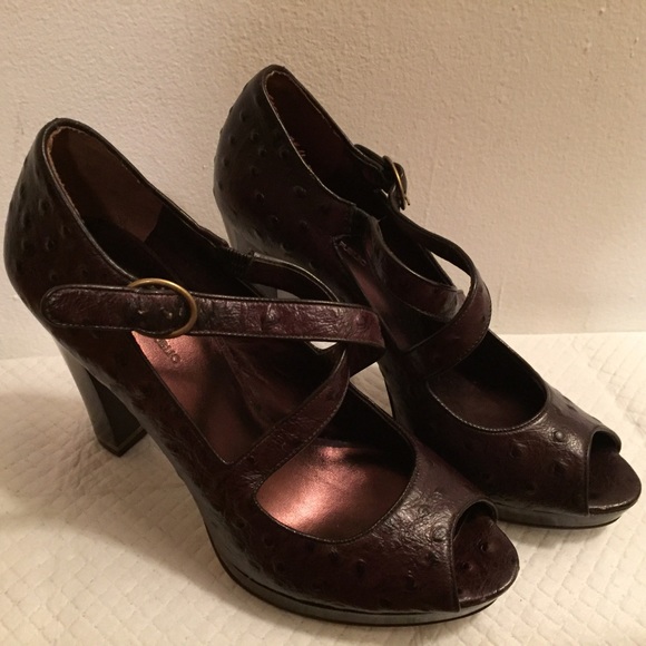 Banana Republic Embossed Ostrich Peep Toe Pump