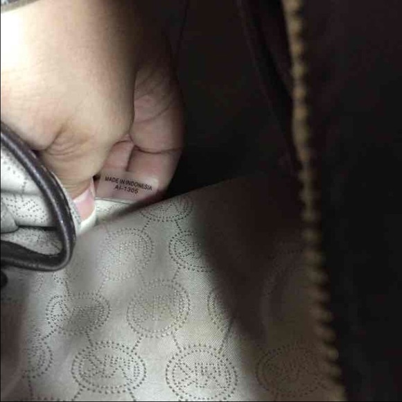 ‼️SOLD‼️Michael Kors XLarge Dark brown Selma purse - Picture 3 of 4