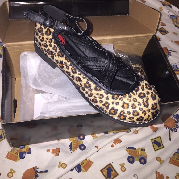 TUK nib maryjanes size 6