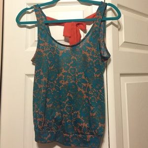 Sleeveless shirt