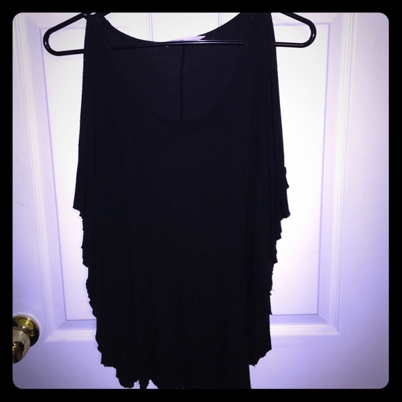 Black top with cut out sleeve - Picture 1 of 4