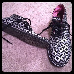 🔴Toms High Tops WORN ONCE!