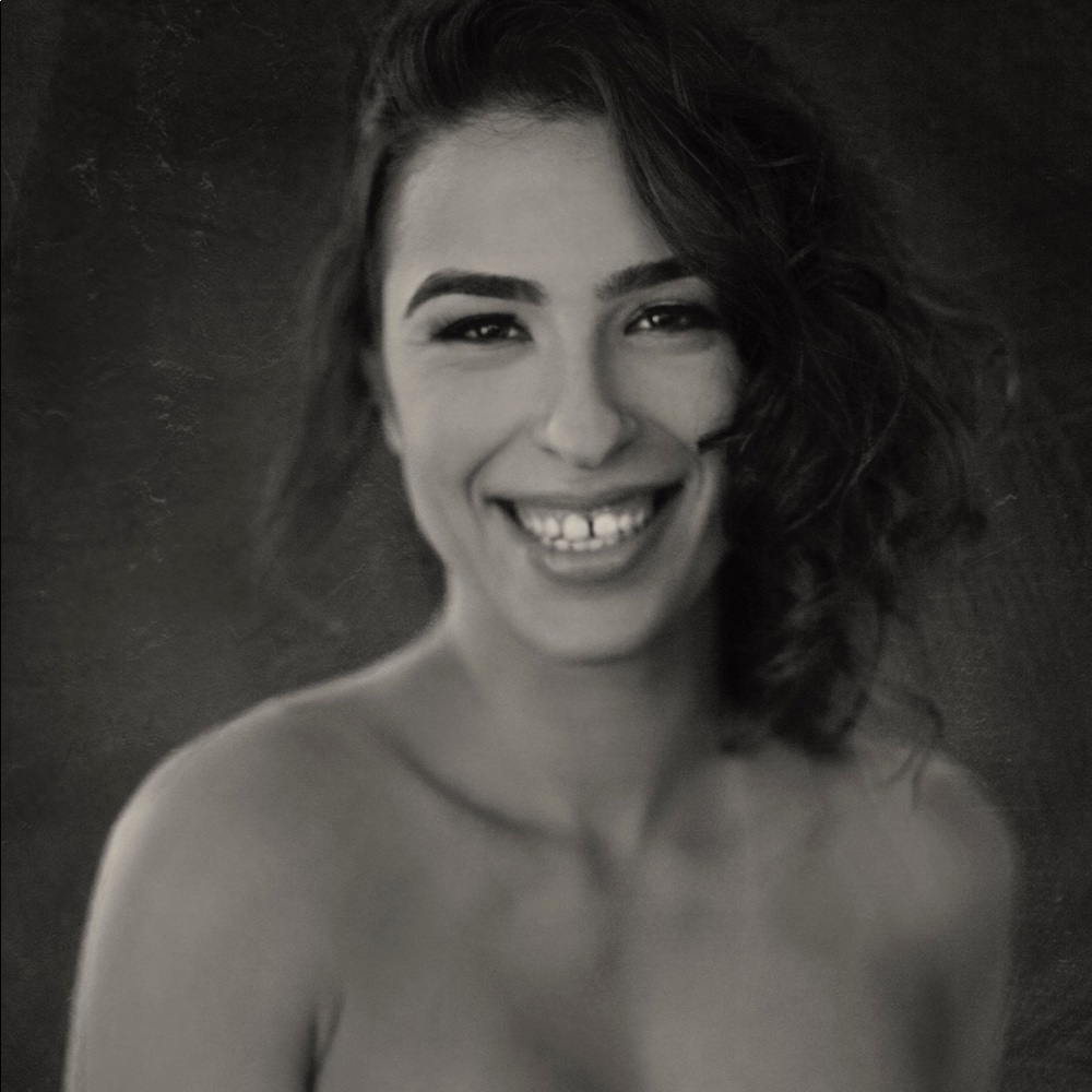 Meet Your Posher, Zeynep - Picture 2 of 3