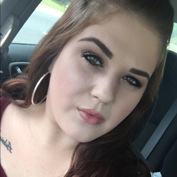 Meet your Posher, Brooke - Picture 2 of 2