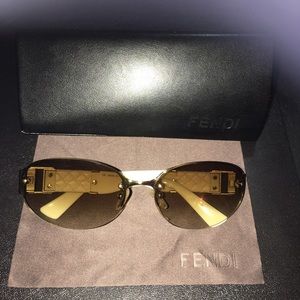 🎉💕💋HP!!🙌😘👀 ❤️Authentic❤️ Fendi Sunglasses!!