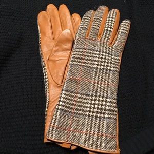 Leather and tweed gloves