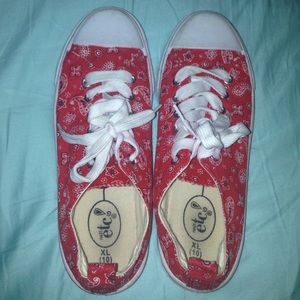 Bandana patterned converse