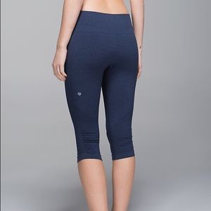 Lululemon in the flow crop size 6