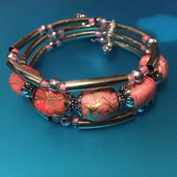 NWOT Pink and Gold Stone Bracelet