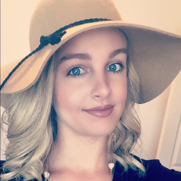 Meet your Posher, Amanda - Picture 1 of 1