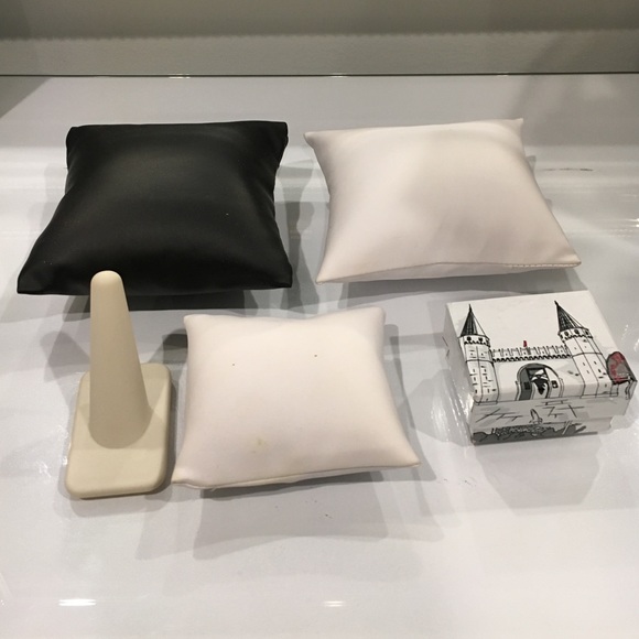 Jewelry display accessories