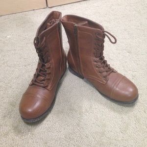 Path and Present Boot in Chestnut