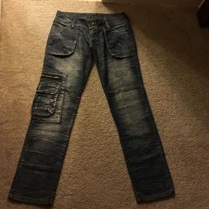 Jeans size 6. Straight leg ,Very comfortable.