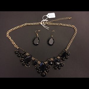 Fashionable Necklace and Matching Drop Earrings