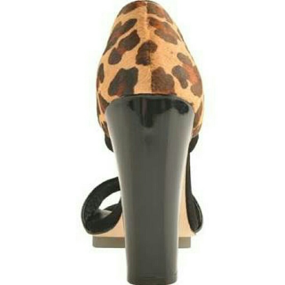 BCBGMAXAZRIA "Ma-Nadalya" Leopard sandal. - Picture 2 of 4