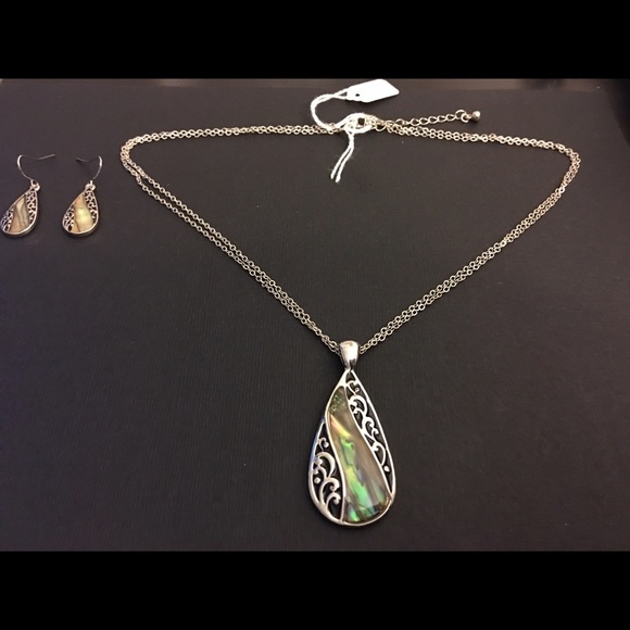 Classic Mother of Pearl Necklace with Earrings - Picture 1 of 1