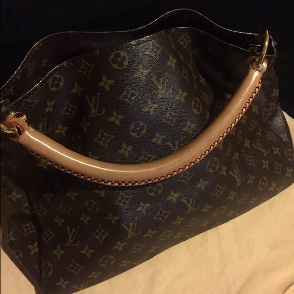 Louis Vuitton artsy MM
