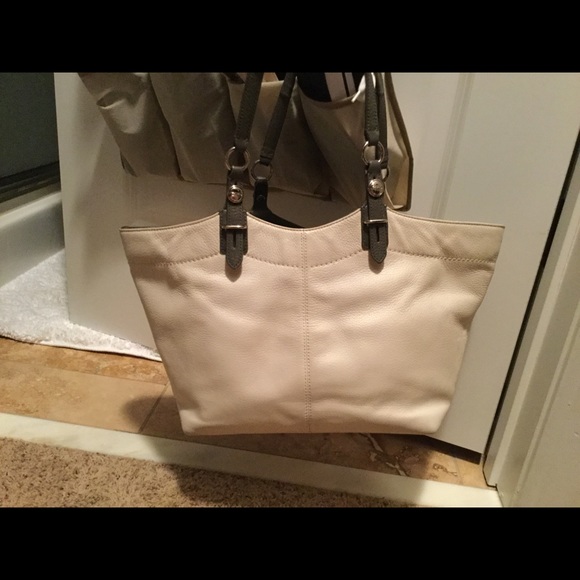 Authentic Coach - Picture 1 of 4