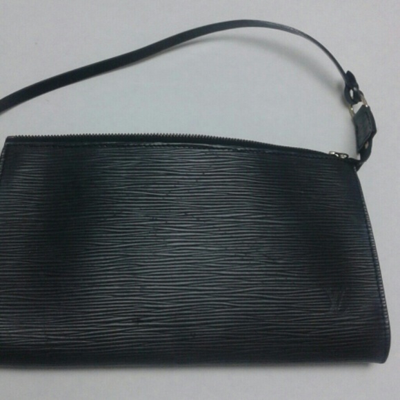 Additional pics of Louis Vuitton Pochette Clutch - Picture 1 of 4