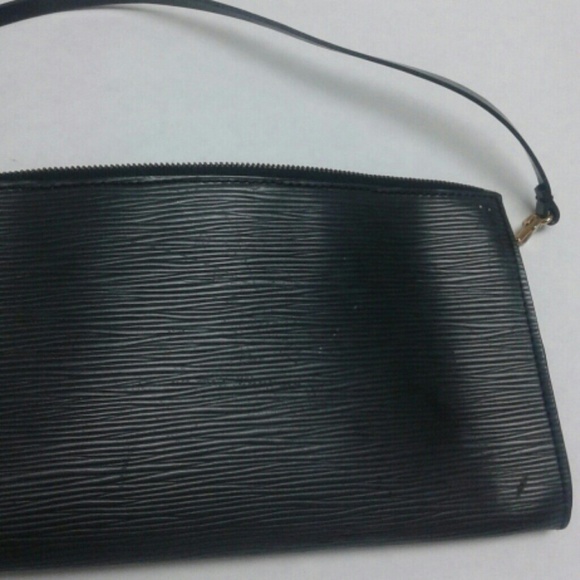 Additional pics of Louis Vuitton Pochette Clutch - Picture 2 of 4