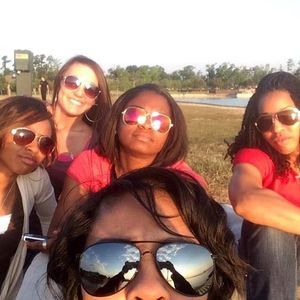 Meet your Posher, Thresia