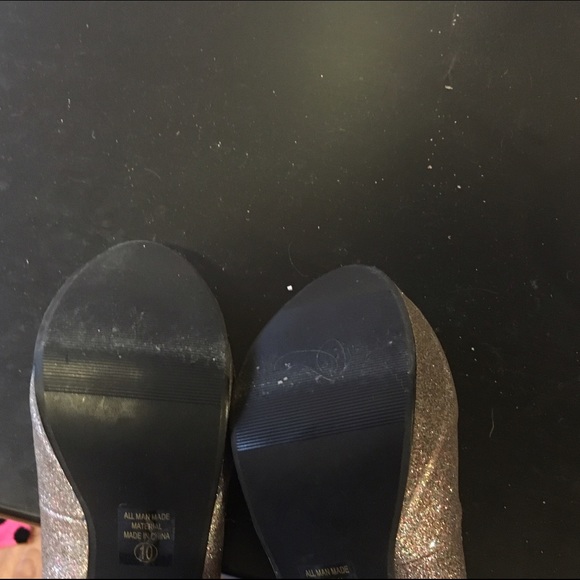 Silver Heels - Picture 4 of 4