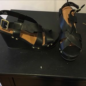 Black Wedges